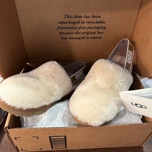 UGG FLUFF YEAH CLOG-BIG GIRL SIZE 4